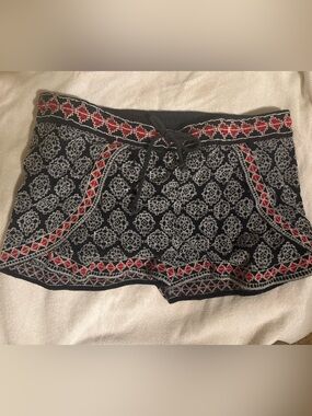 Tolani shorts Small